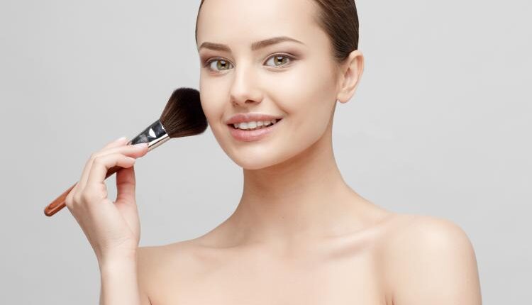 عکس زن و دختر در حال آرایش  – Beautiful Face Of Woman