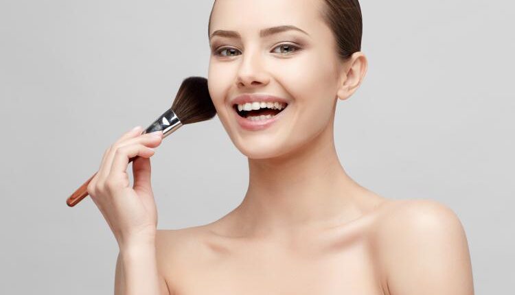 عکس زن و دختر در حال آرایش  – Beautiful Face Of Woman