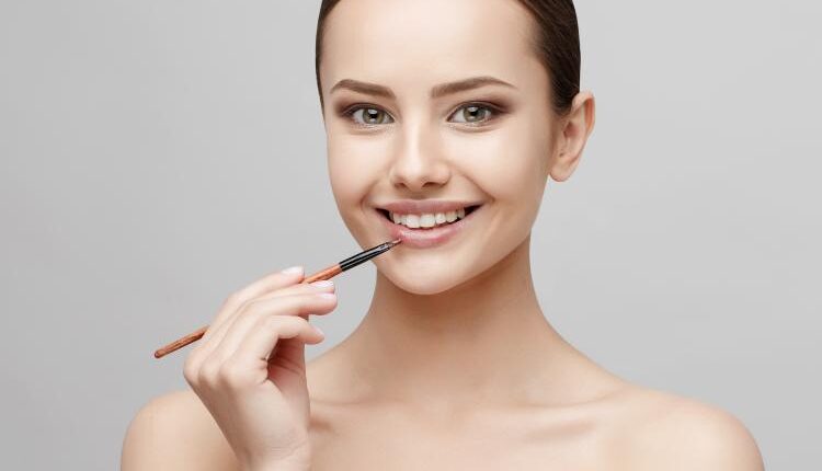 عکس زن و دختر در حال آرایش  – Beautiful Face Of Woman